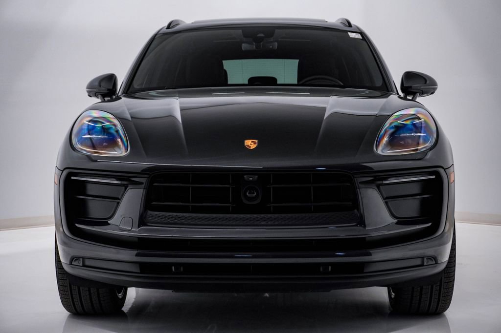 Certified 2025 Porsche Macan image 6