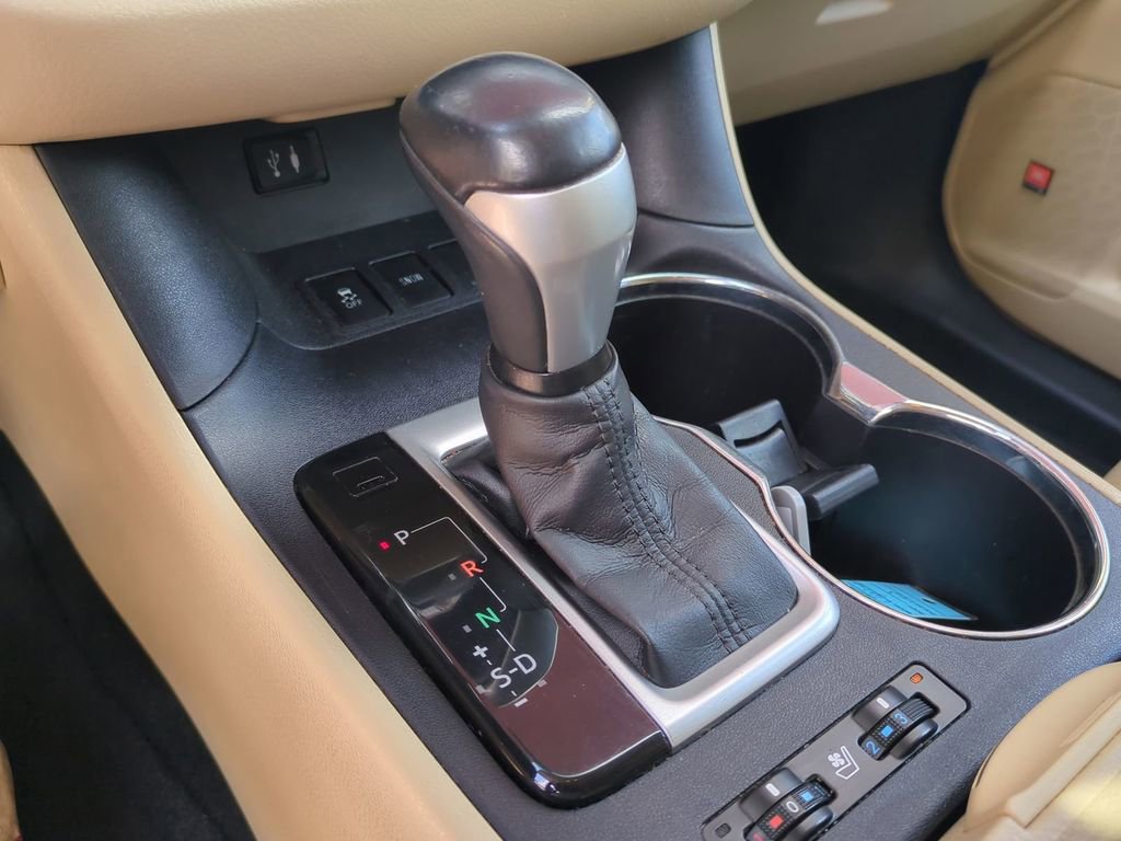 Used 2015 Toyota Highlander Limited w/ Driver Technology Package image 22