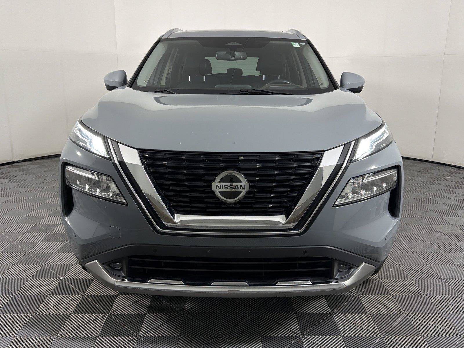Used 2021 Nissan Rogue Platinum FWD image 1