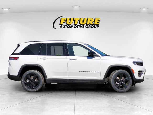 New 2025 Jeep Grand Cherokee Altitude image 2