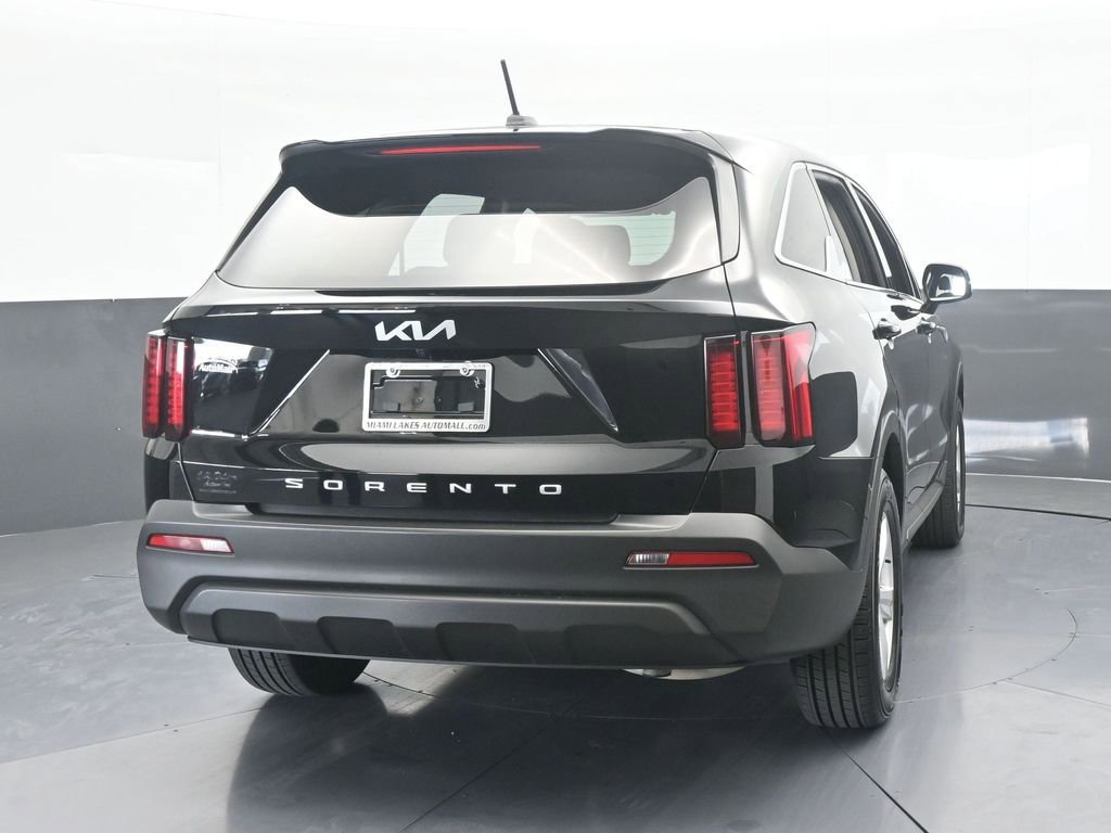 Used 2022 Kia Sorento LX image 5