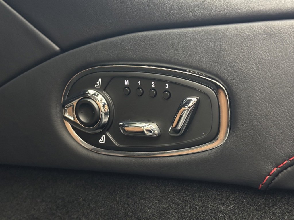 Used 2023 Aston Martin DB11 Volante image 14