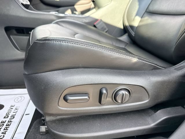 Used 2022 GMC Terrain SLT w/ Infotainment Package II AWD/4WD image 12
