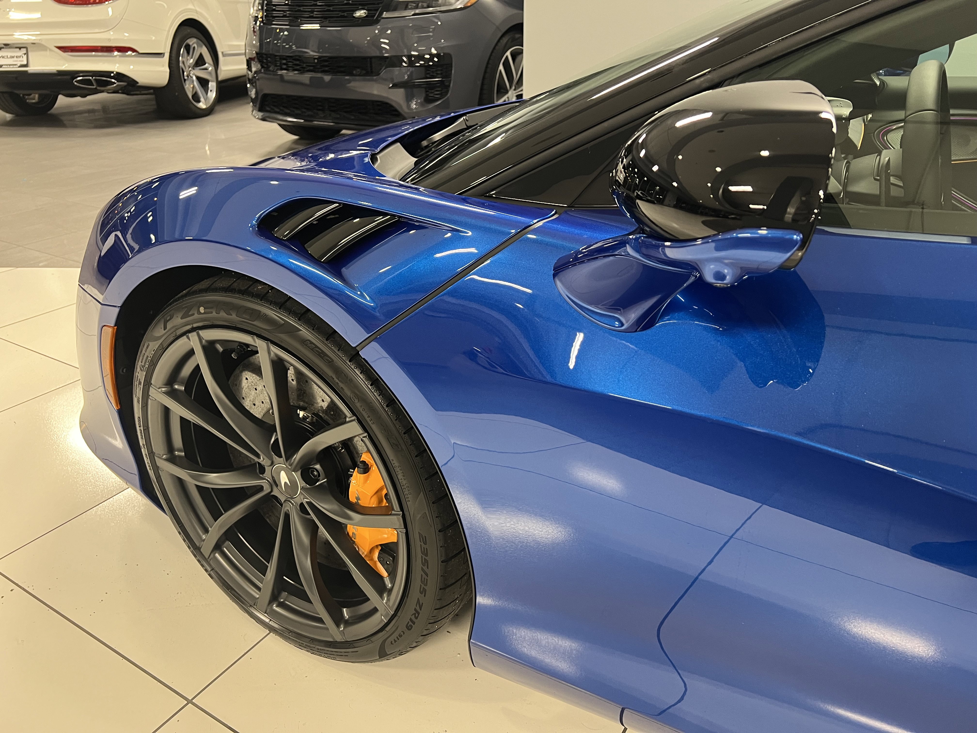 Used 2024 McLaren Artura image 12