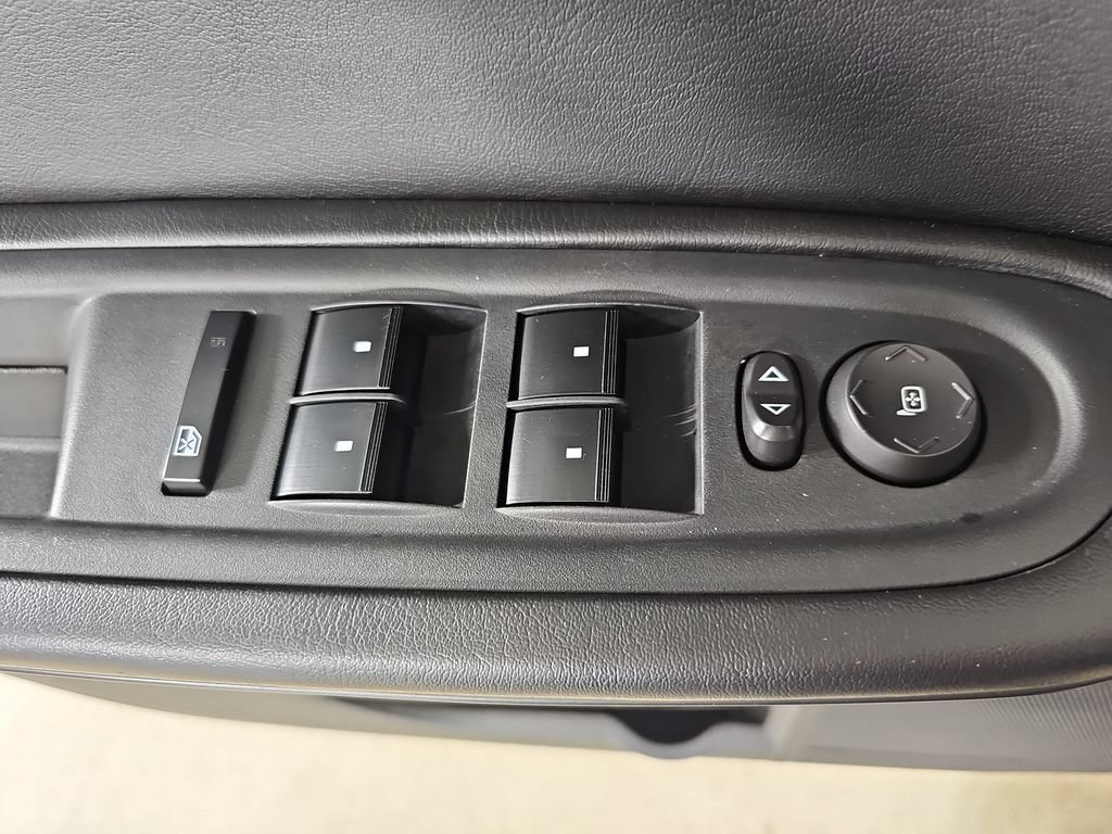 Used 2015 Chevrolet Traverse LT w/ Style and Technology Package FWD image 34