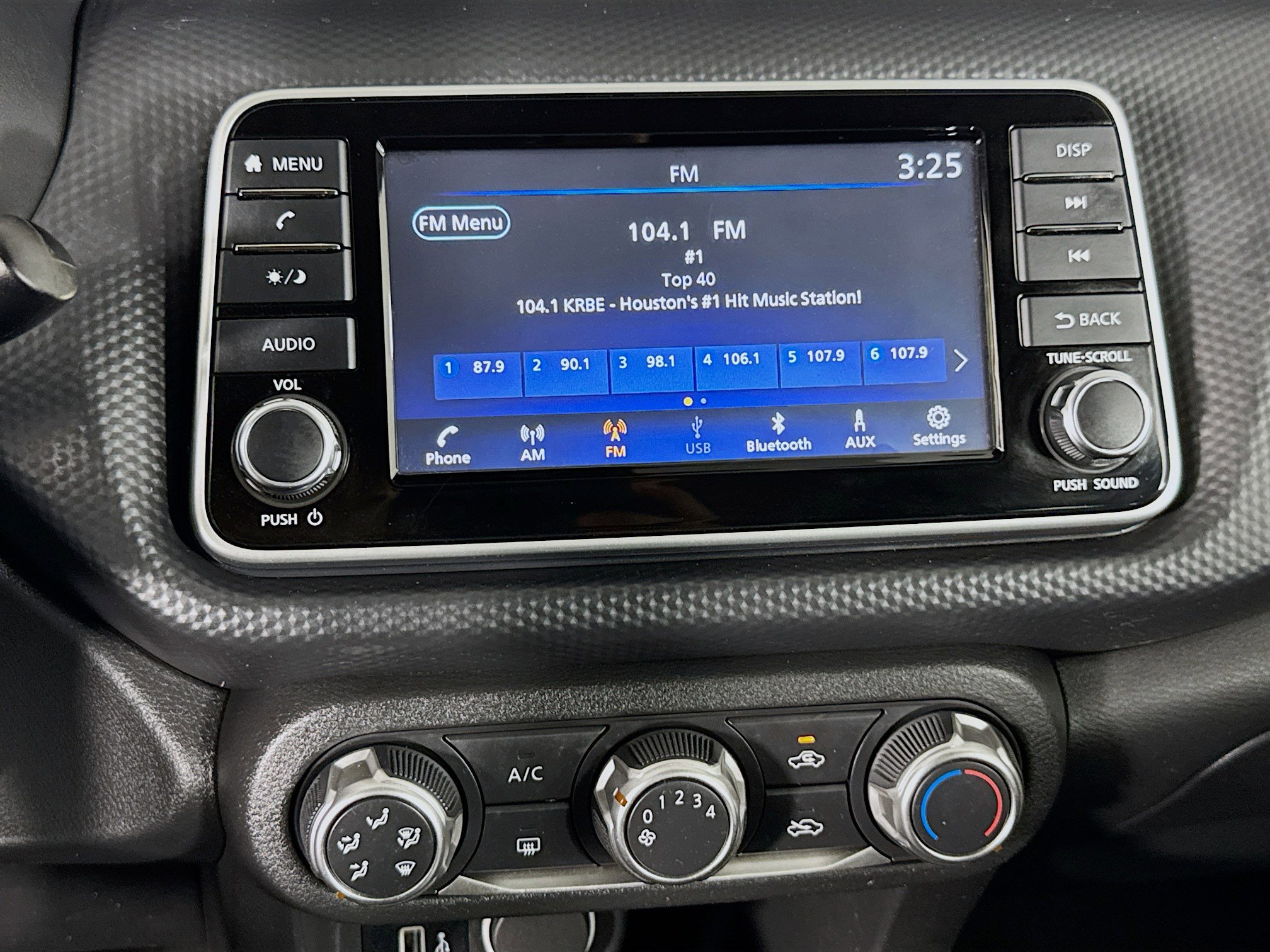 Used 2023 Nissan Kicks S image 17