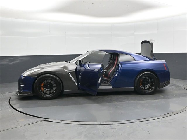 Used 2015 Nissan GT-R Black Edition image 48