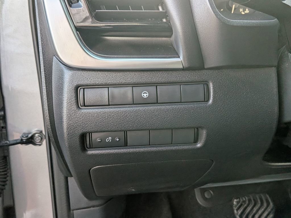 Used 2022 Nissan Rogue SV FWD image 18
