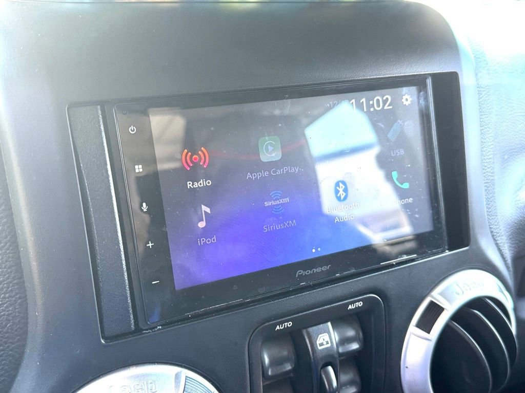 Used 2014 Jeep Wrangler Unlimited Sahara w/ Connectivity Group AWD/4WD image 18