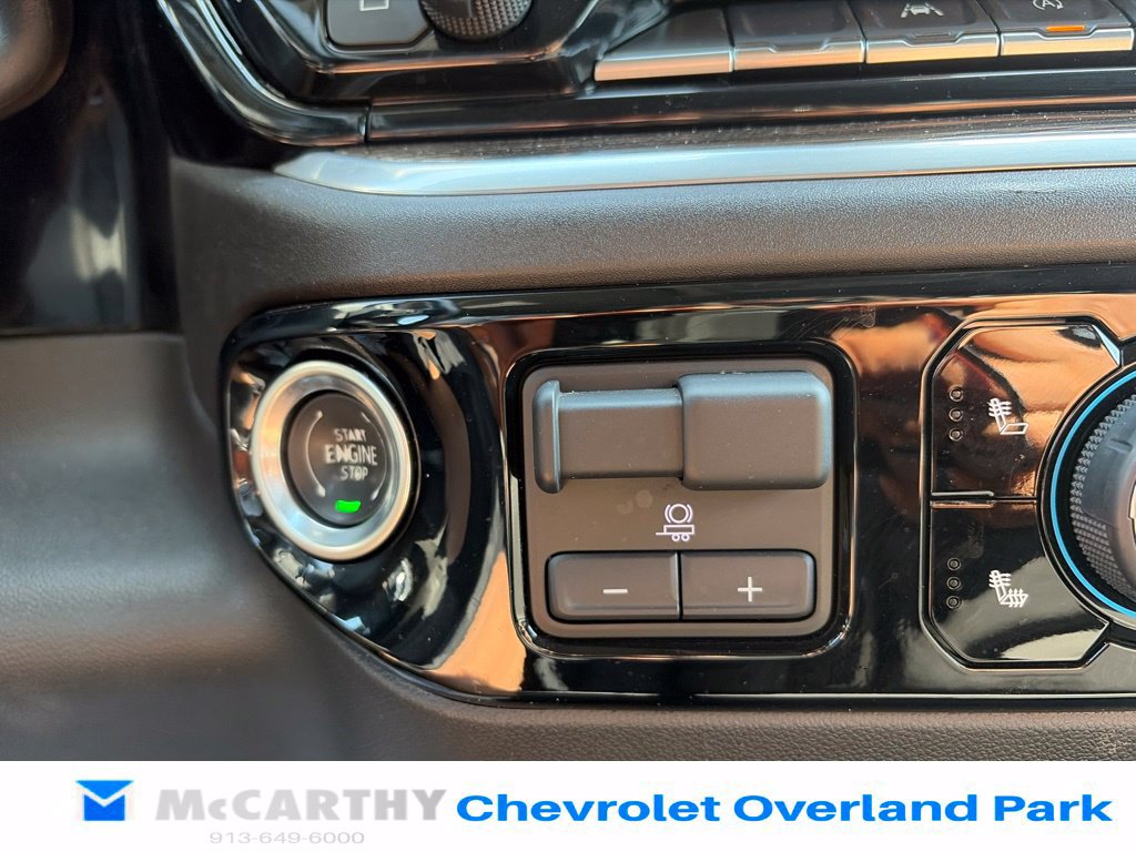 Used 2025 Chevrolet Silverado 1500 LT AWD/4WD image 17