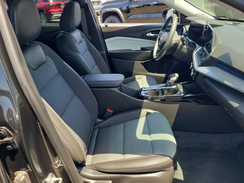 Used 2026 Chevrolet Trax LT FWD image 26