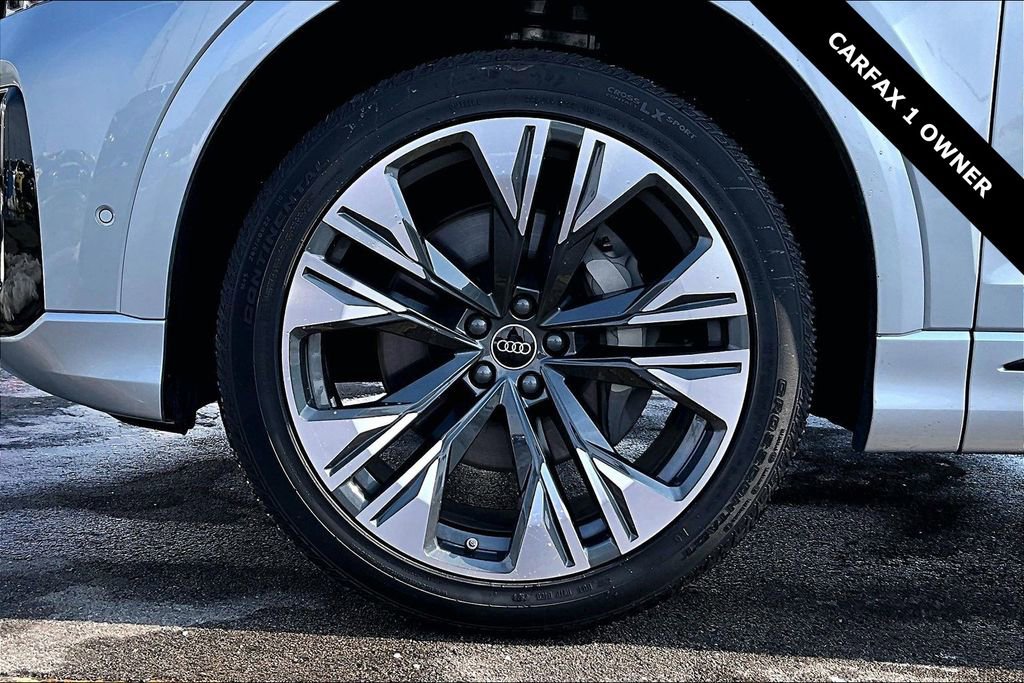 Used 2025 Audi Q8 Premium image 33