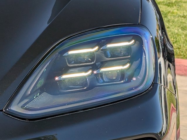 Used 2025 Porsche Cayenne Coupe AWD/4WD image 9