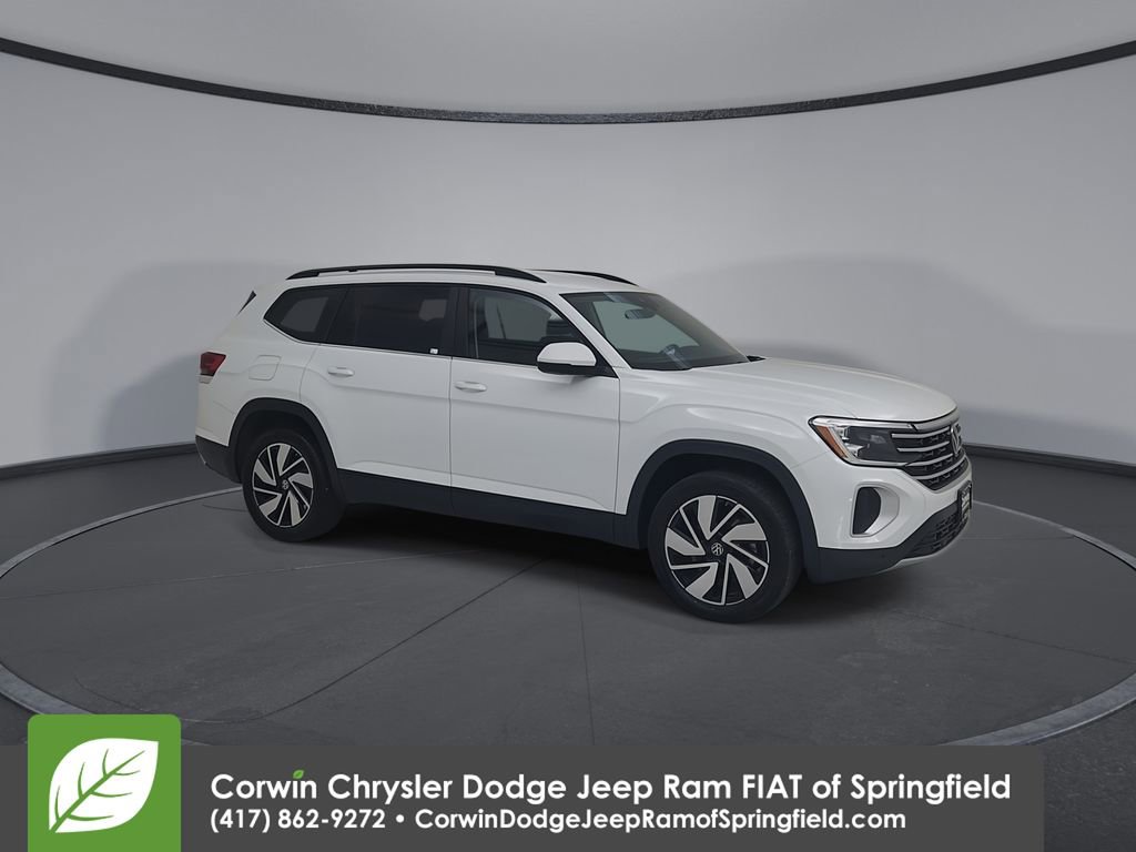 Used 2025 Volkswagen Atlas SE image 2