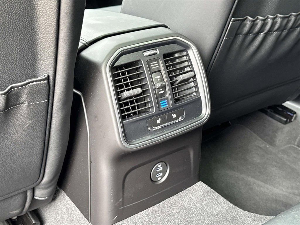 Certified 2025 Porsche Macan Turbo image 26