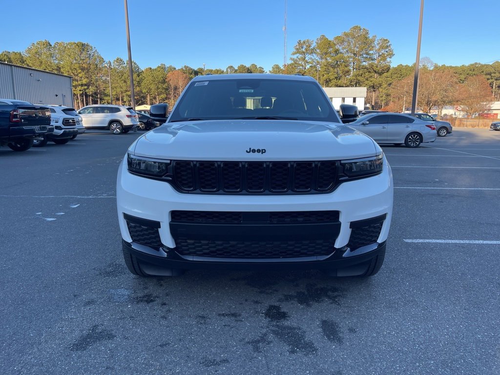 New 2025 Jeep Grand Cherokee L Altitude image 3