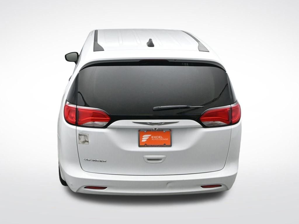 Used 2021 Chrysler Voyager L image 46