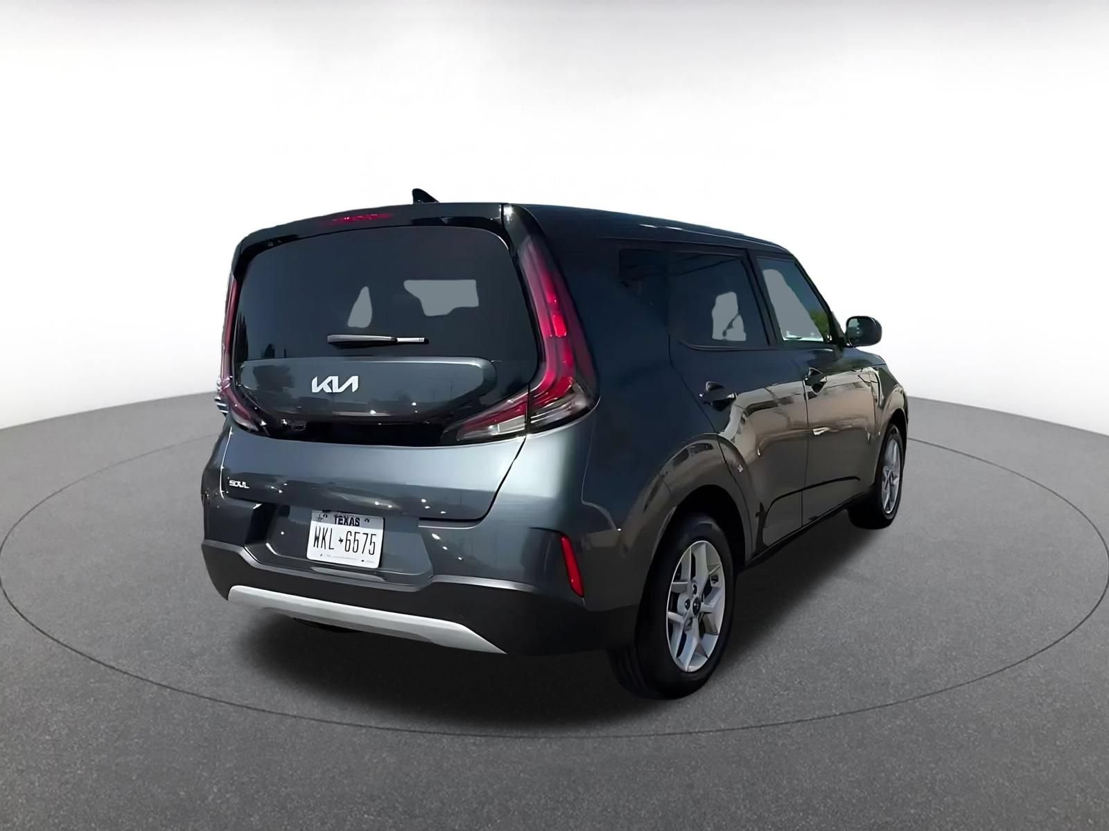 Used 2025 Kia Soul LX w/ LX Technology Package FWD image 13