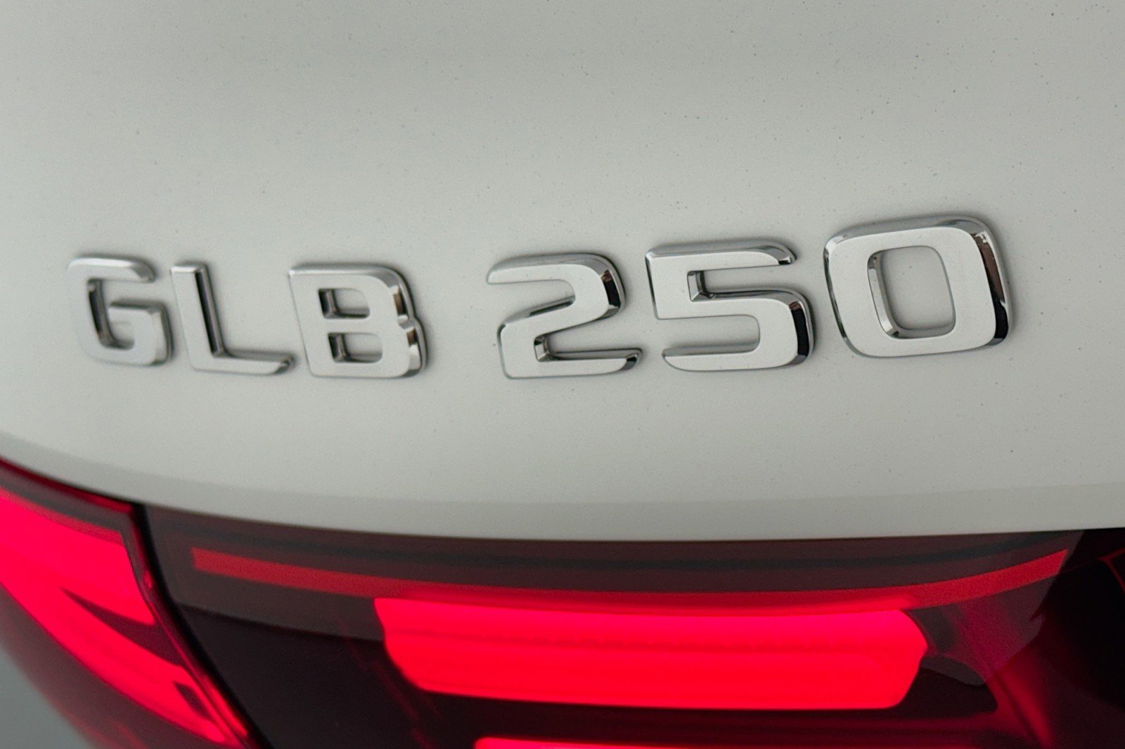 New 2026 Mercedes-Benz GLB 250 image 8