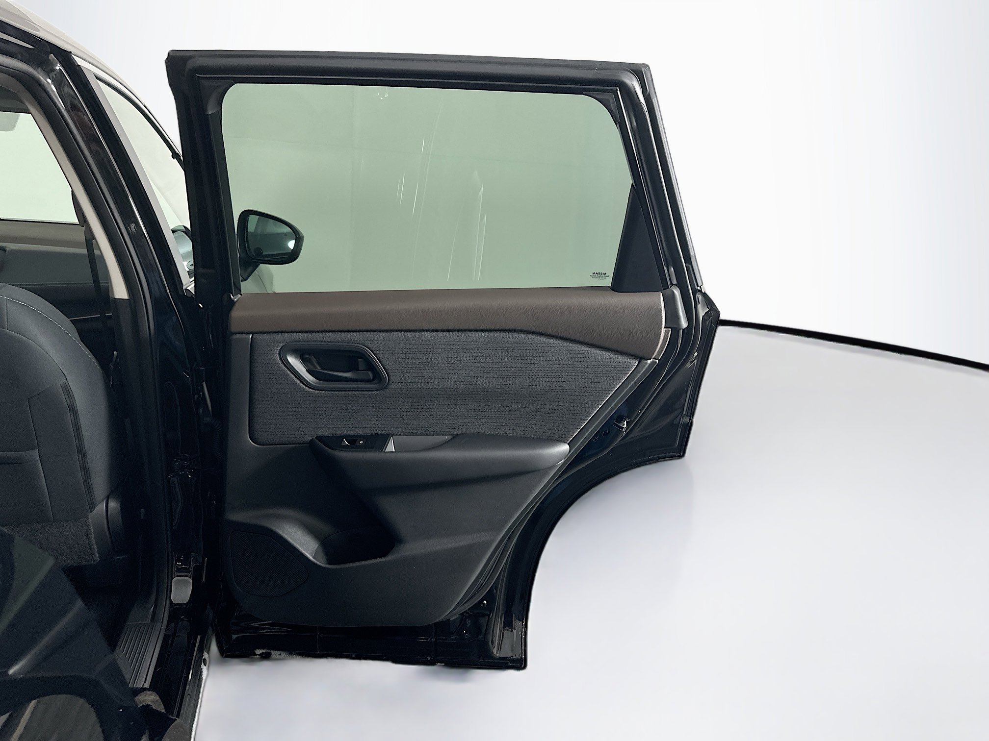 Used 2023 Nissan Rogue S AWD/4WD image 29