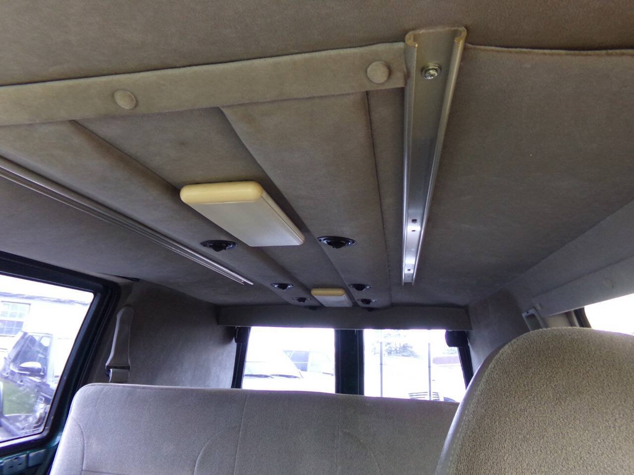 Used 1998 Chevrolet Astro w/ Convenience Group RWD image 15