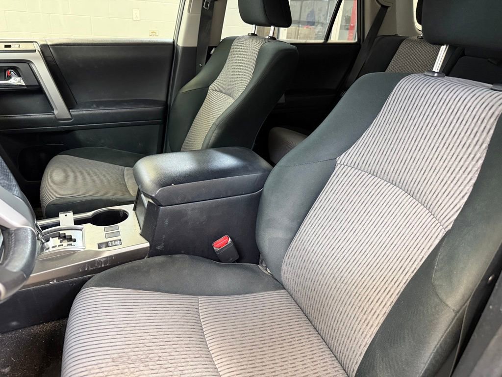 Used 2020 Toyota 4Runner SR5 AWD/4WD image 17