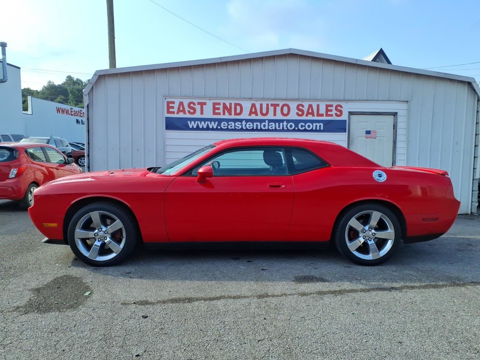 Used 2009 Dodge Challenger R/T RWD image 2