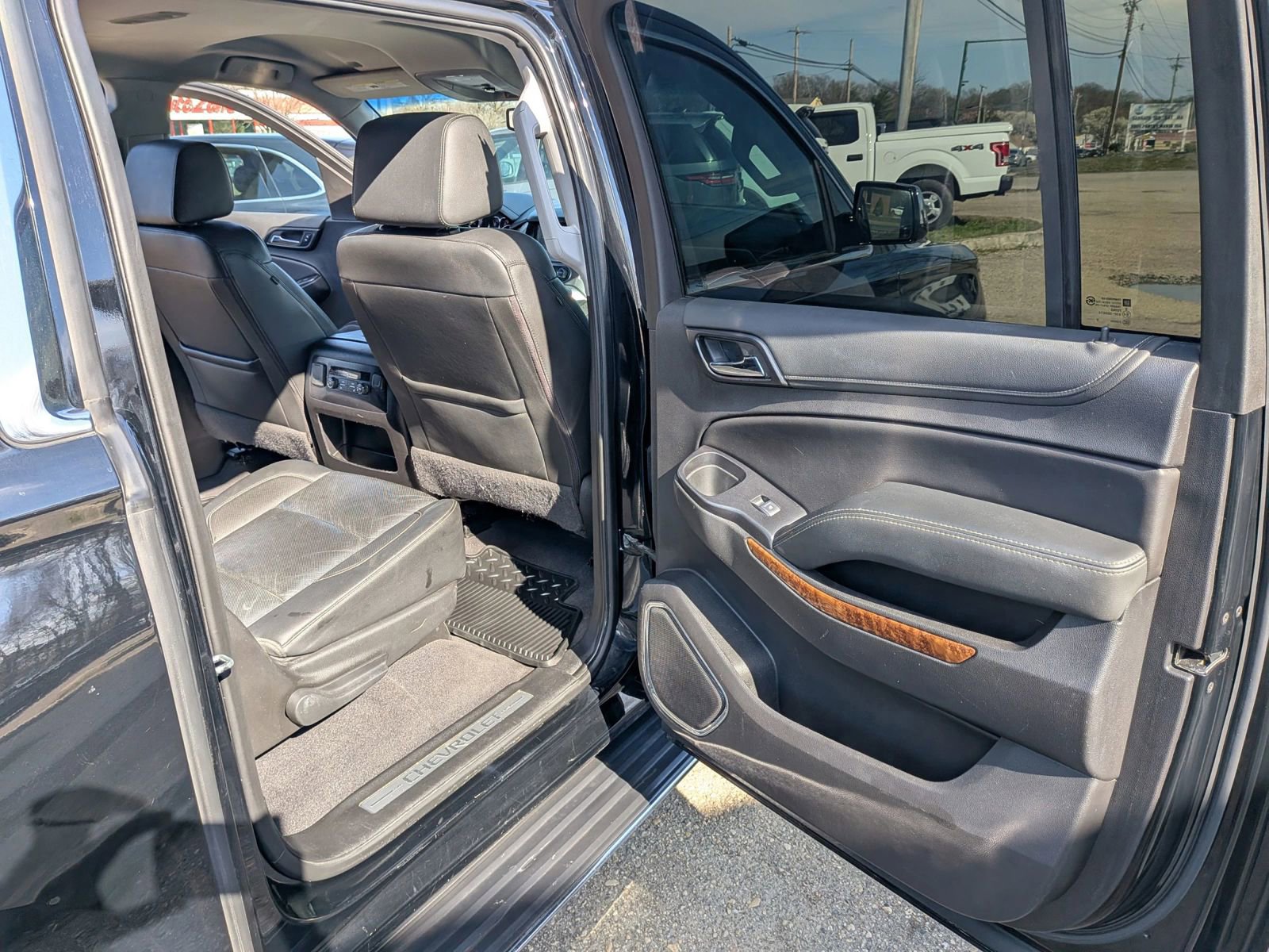 Used 2020 Chevrolet Suburban Premier image 39