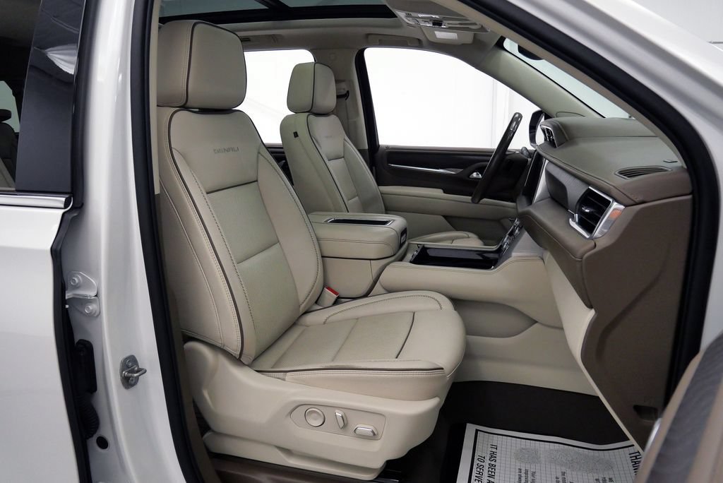 Used 2023 GMC Yukon XL Denali AWD/4WD image 15