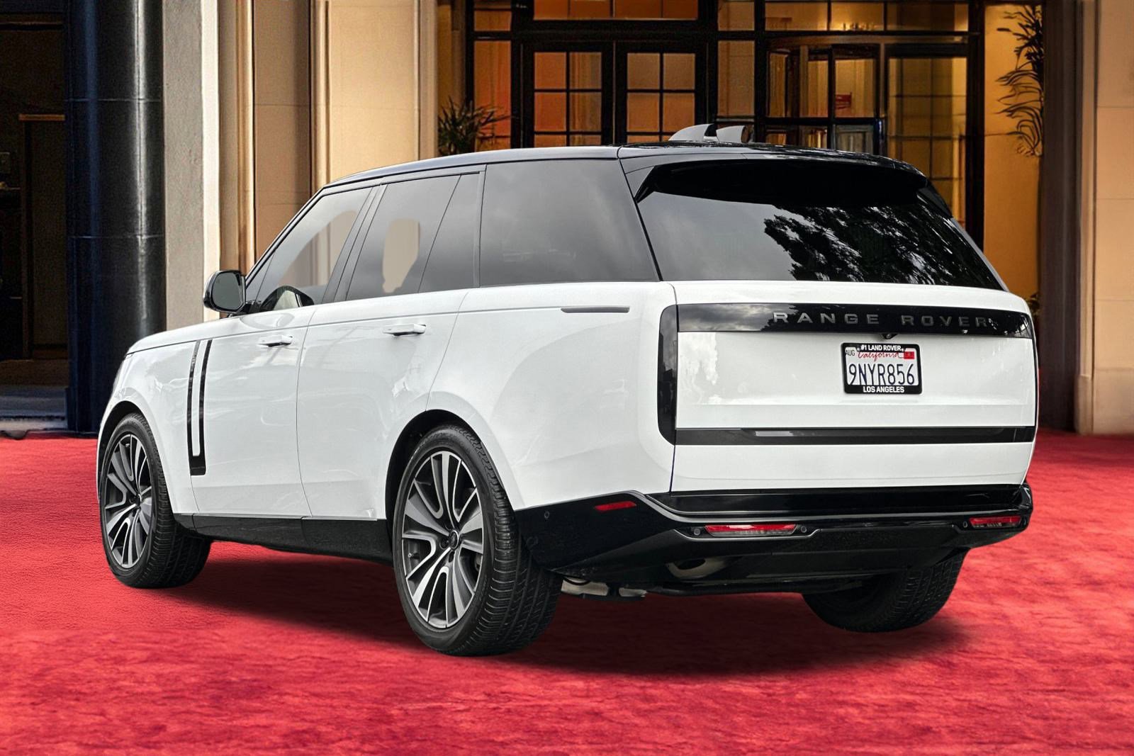 Used 2024 Land Rover Range Rover SE image 4