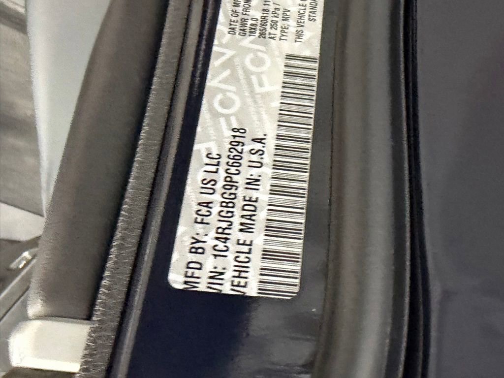 Used 2023 Jeep Grand Cherokee Limited RWD image 37