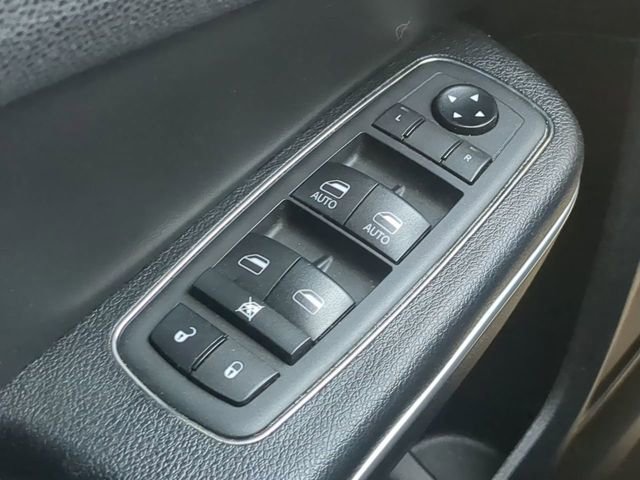 Used 2020 Chrysler 300 S image 28