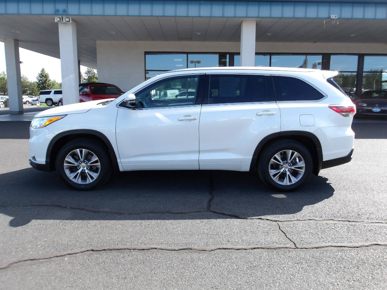 Used 2015 Toyota Highlander XLE AWD/4WD image 2