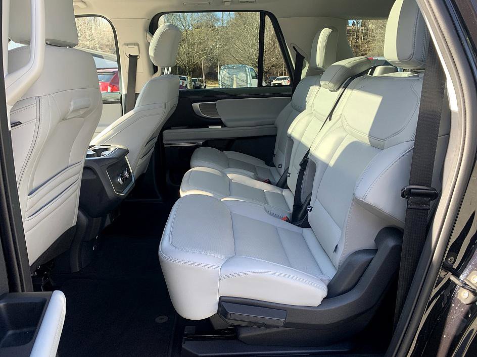 Used 2025 Ford Expedition Max Platinum image 12