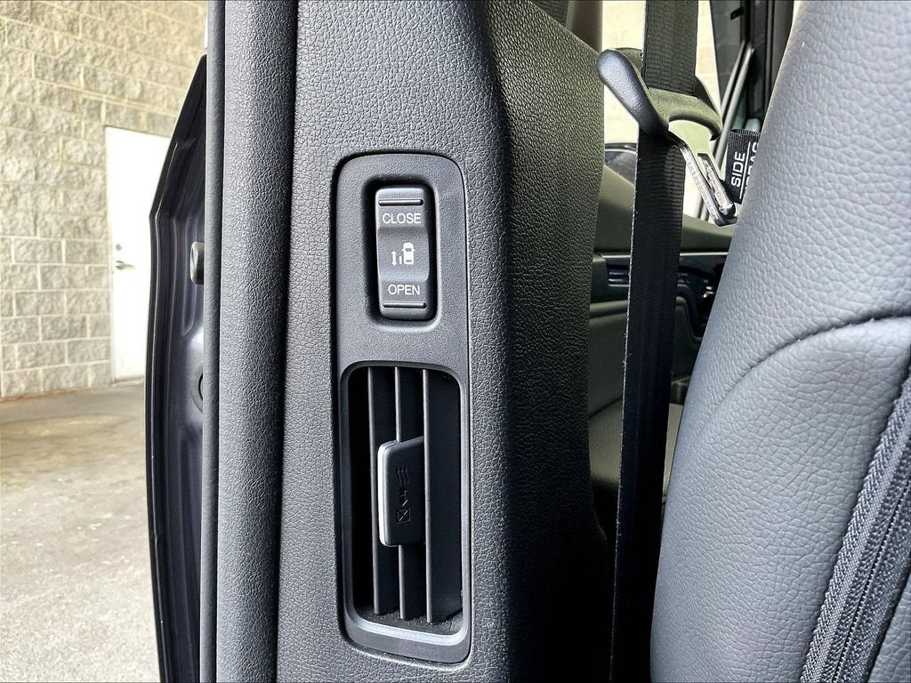 Used 2025 Honda Odyssey Elite image 44