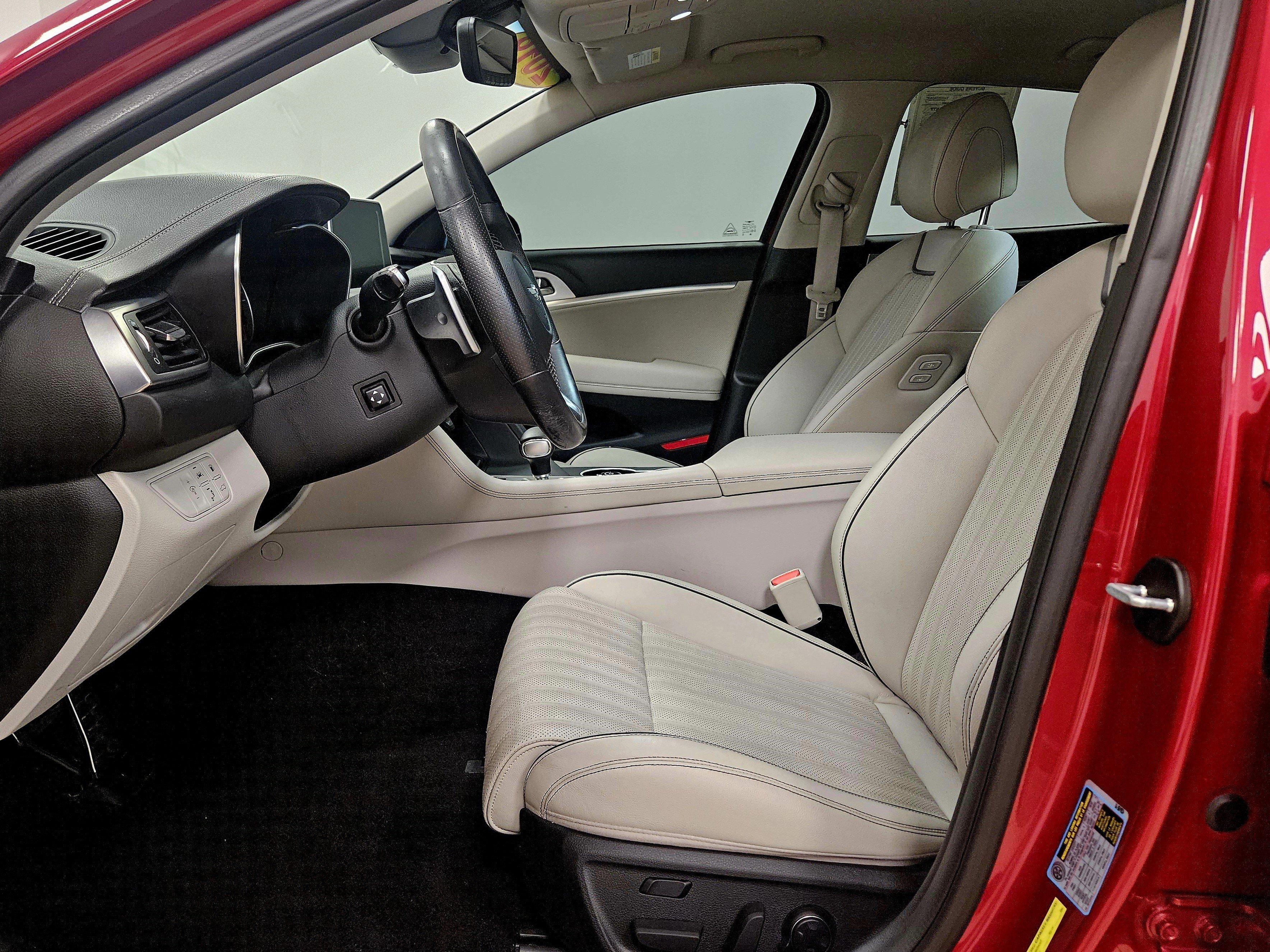 Used 2019 Genesis G70 3.3T Advanced image 9