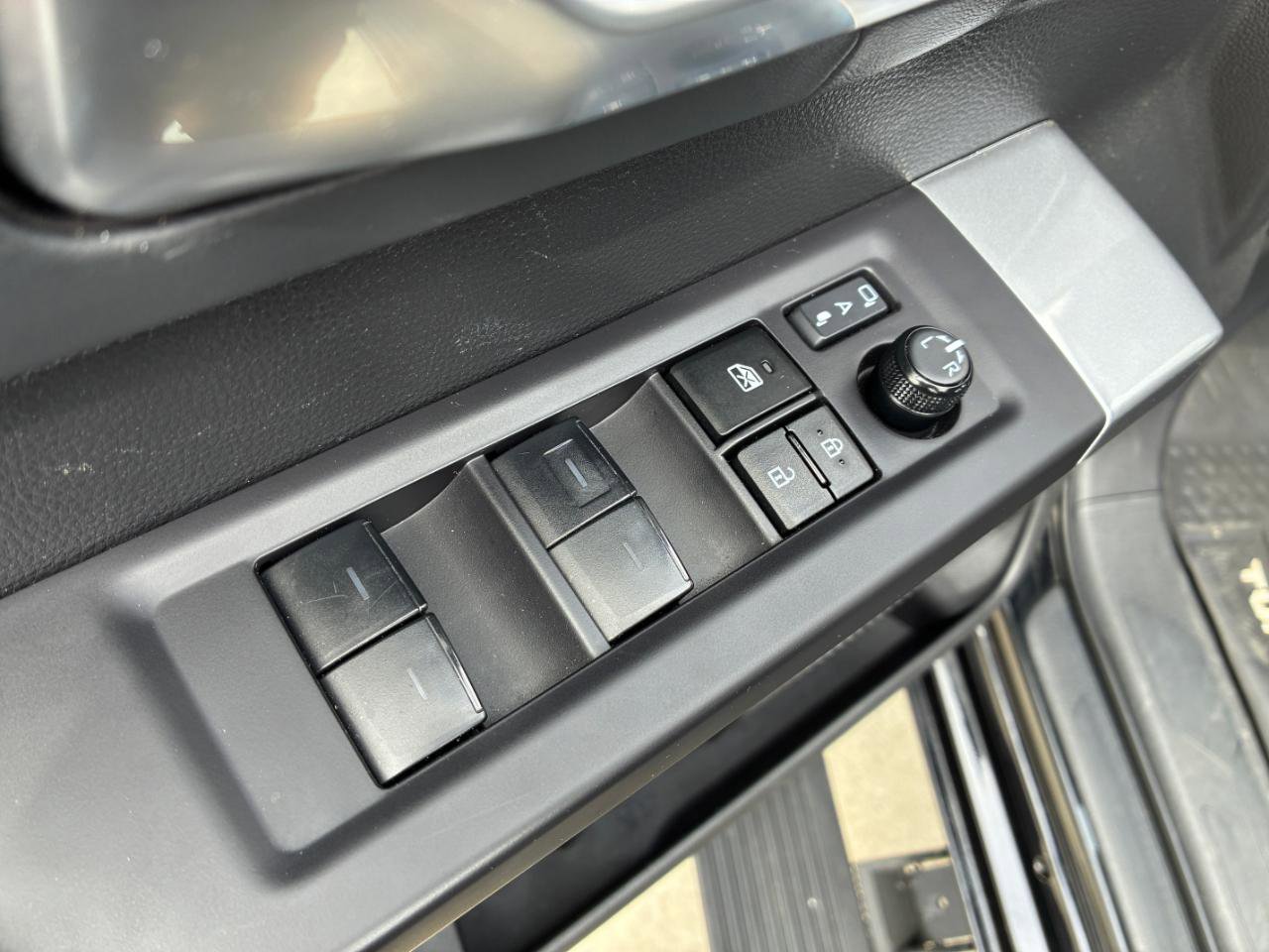 Used 2023 Toyota Tundra Platinum AWD/4WD image 11