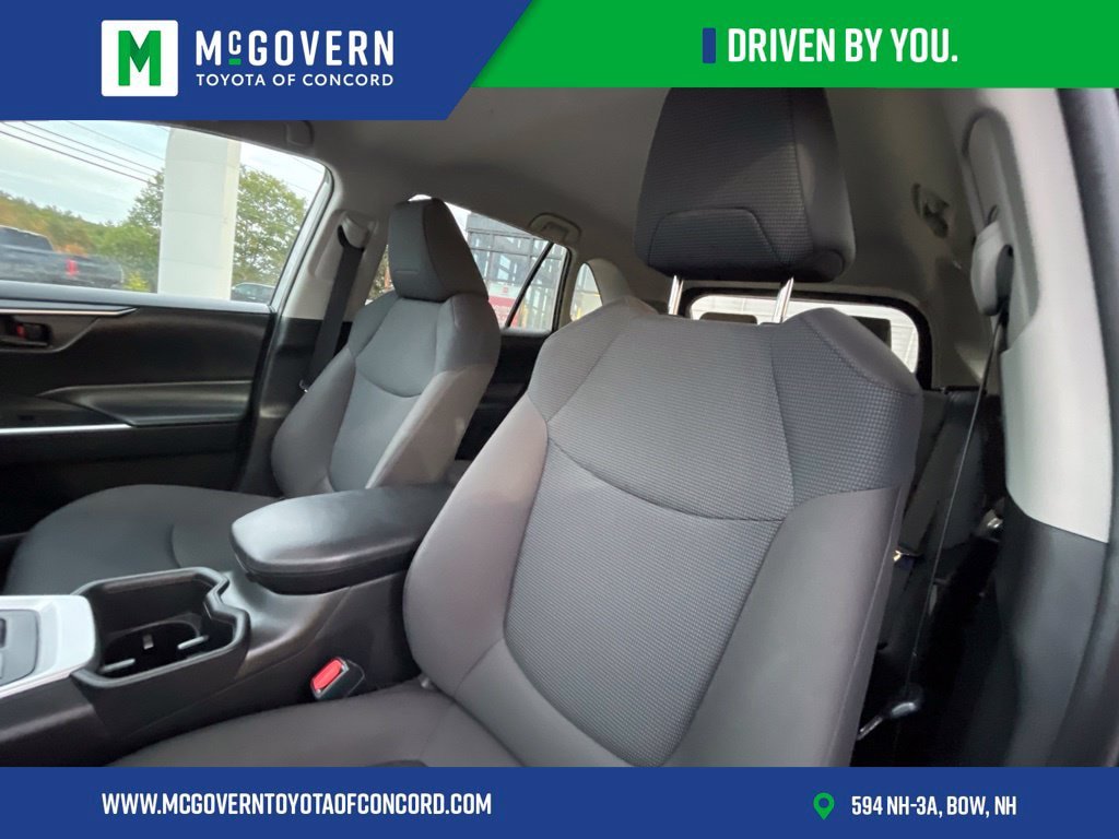 Used 2023 Toyota RAV4 LE AWD/4WD image 10