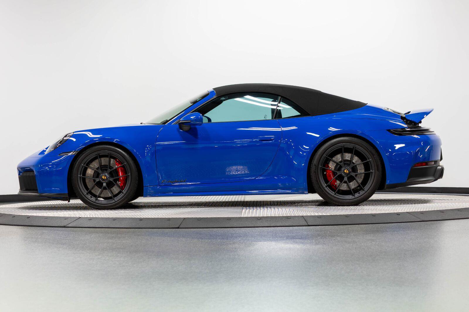 Used 2026 Porsche 911 Carrera 4 GTS AWD/4WD image 6