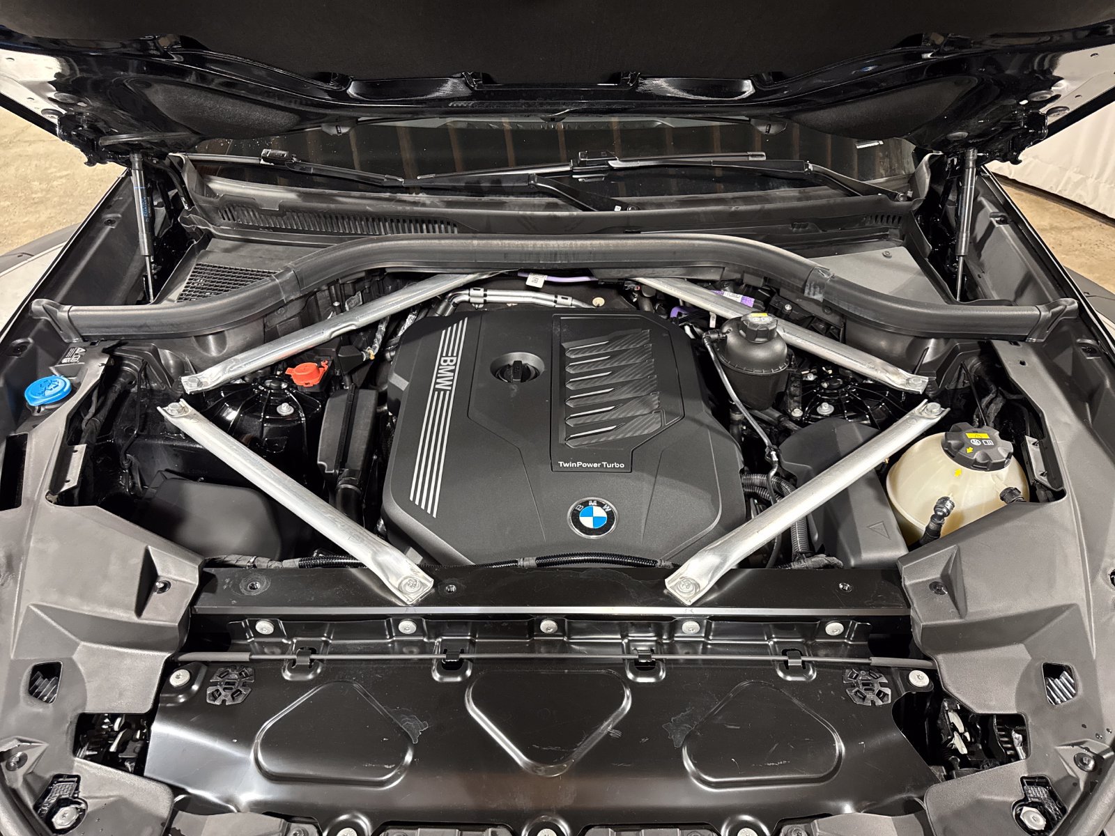 Used 2023 BMW X5 xDrive40i w/ M Sport Package AWD/4WD image 25