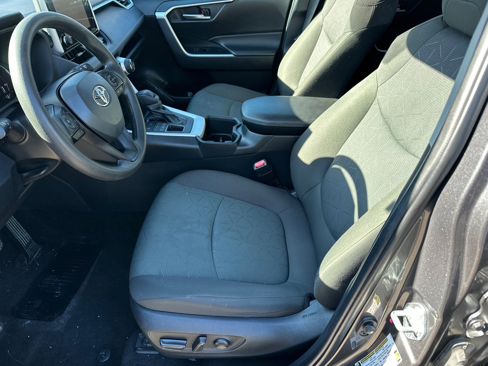 Used 2023 Toyota RAV4 XLE image 9