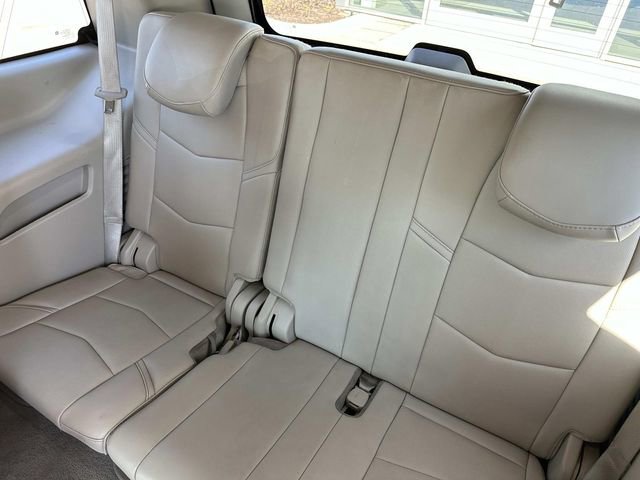 Used 2020 Cadillac Escalade Luxury AWD/4WD image 12