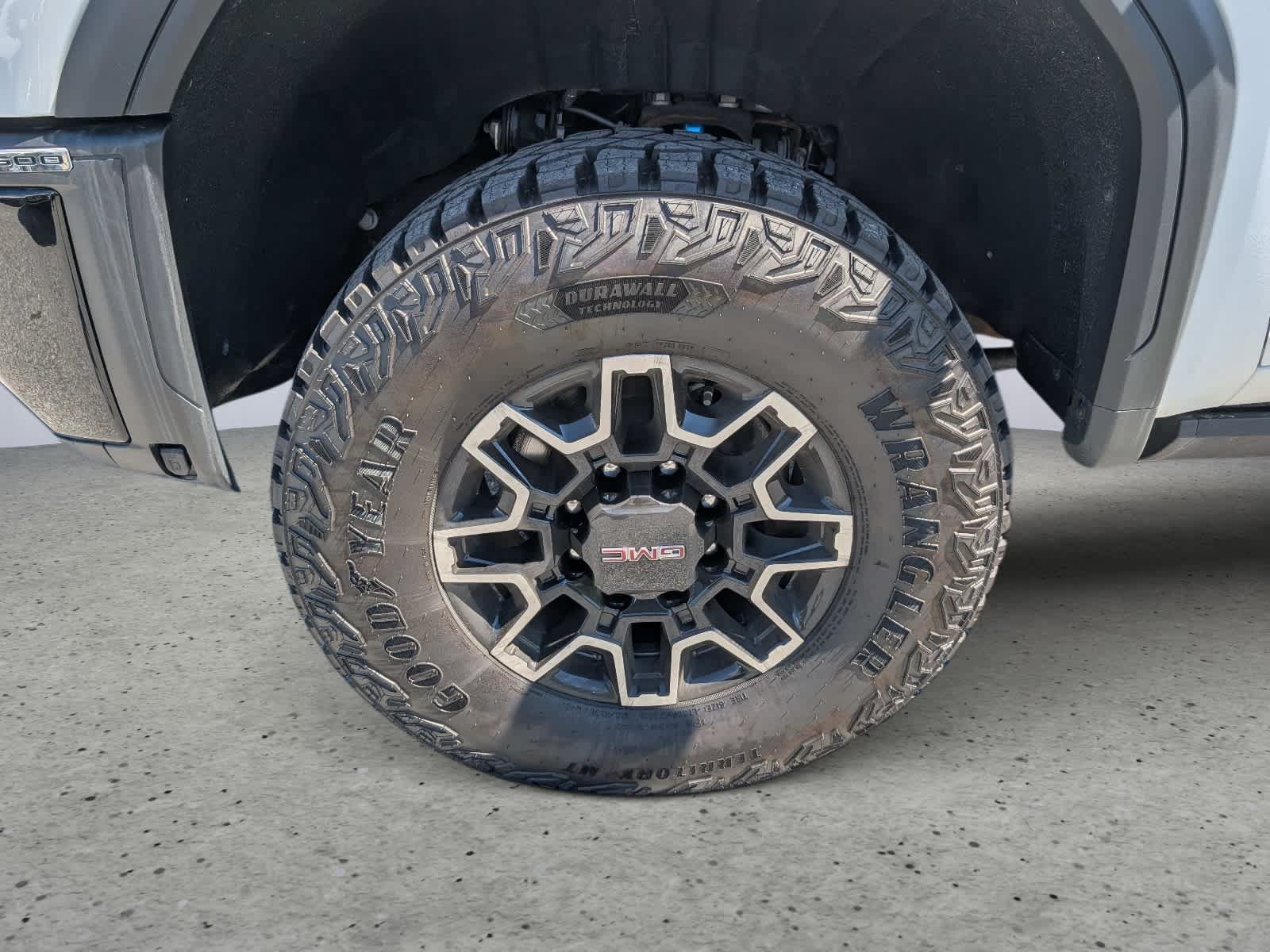 Used 2025 GMC Sierra 2500 AT4X AWD/4WD image 9