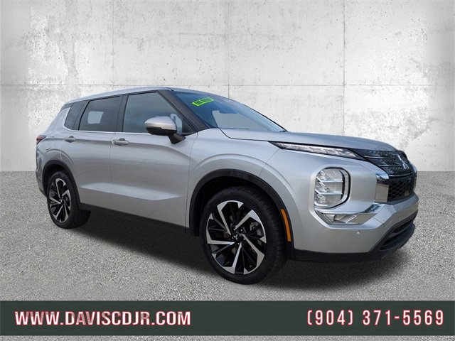 Used 2024 Mitsubishi Outlander SE image 1