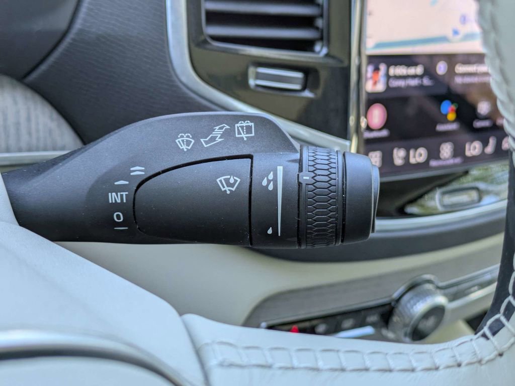 Used 2025 Volvo XC90 B6 Plus w/ Protection Package Premier image 40