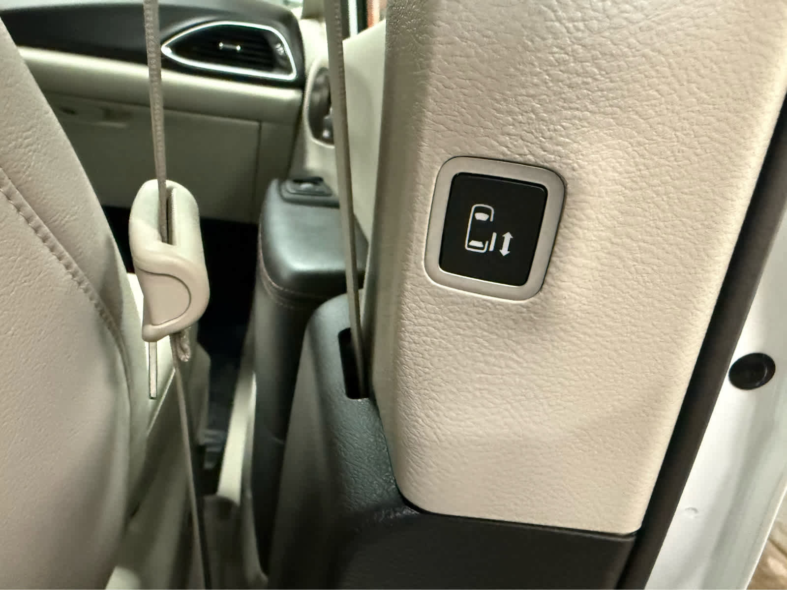 Used 2019 Chrysler Pacifica Touring-L Plus w/ Advanced Safetytec Group image 25