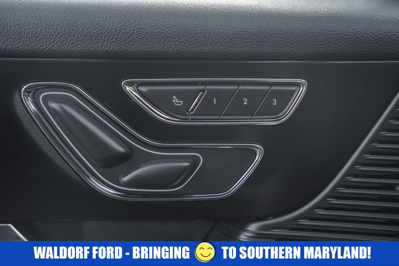 Used 2022 Lincoln Corsair Standard w/ Premium Package image 40