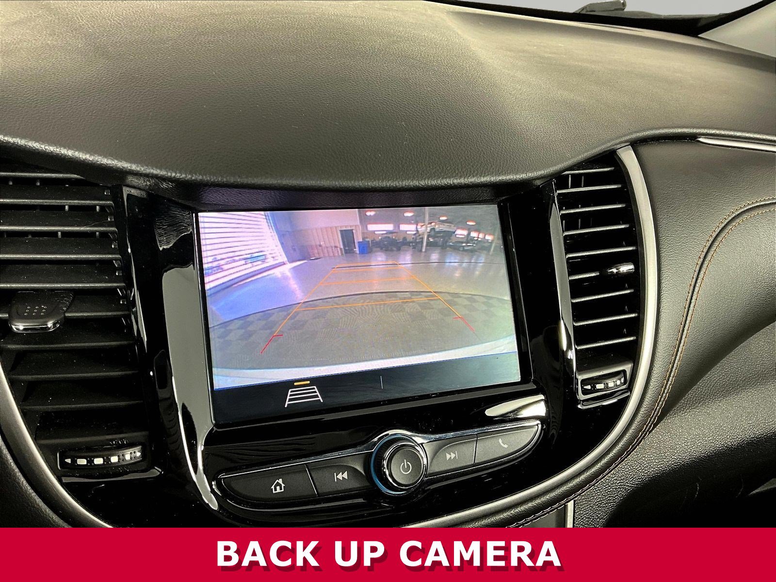 Used 2022 Chevrolet Trax LT w/ LT Convenience Package AWD/4WD image 13