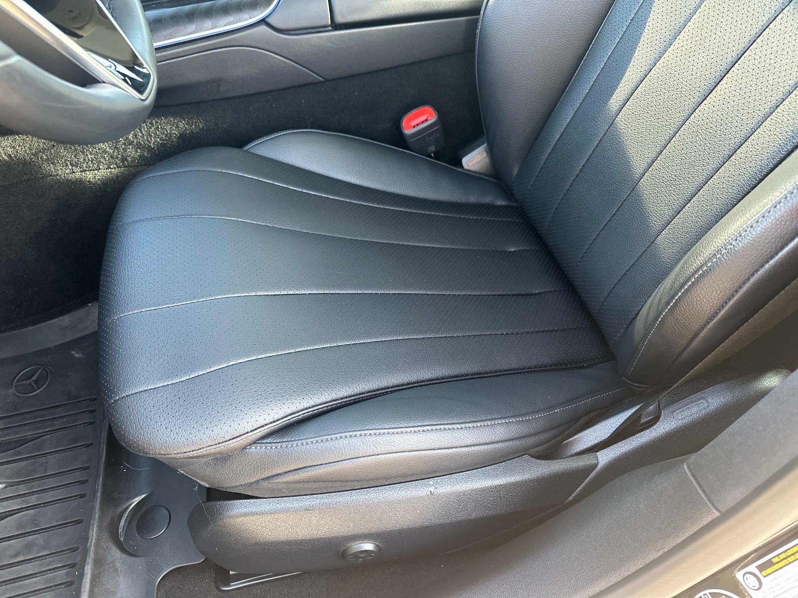 Used 2025 Mercedes-Benz E 350 Sedan image 18