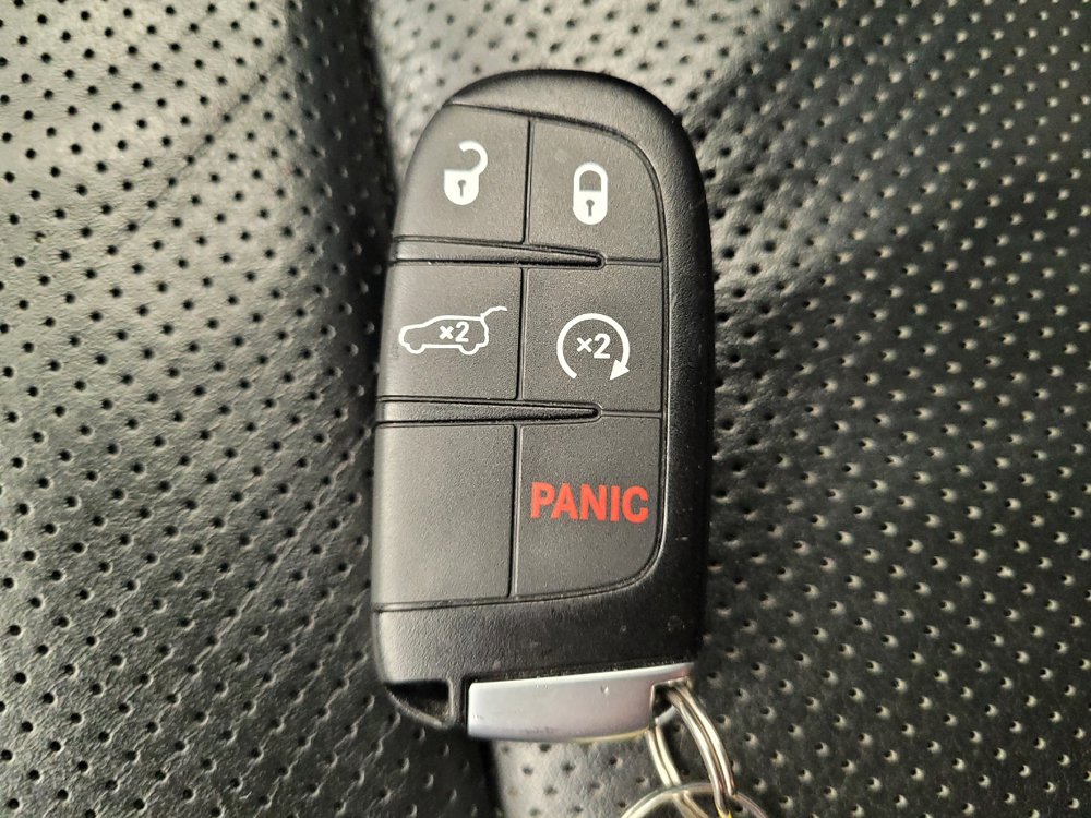 Used 2019 Jeep Grand Cherokee Overland AWD/4WD image 32